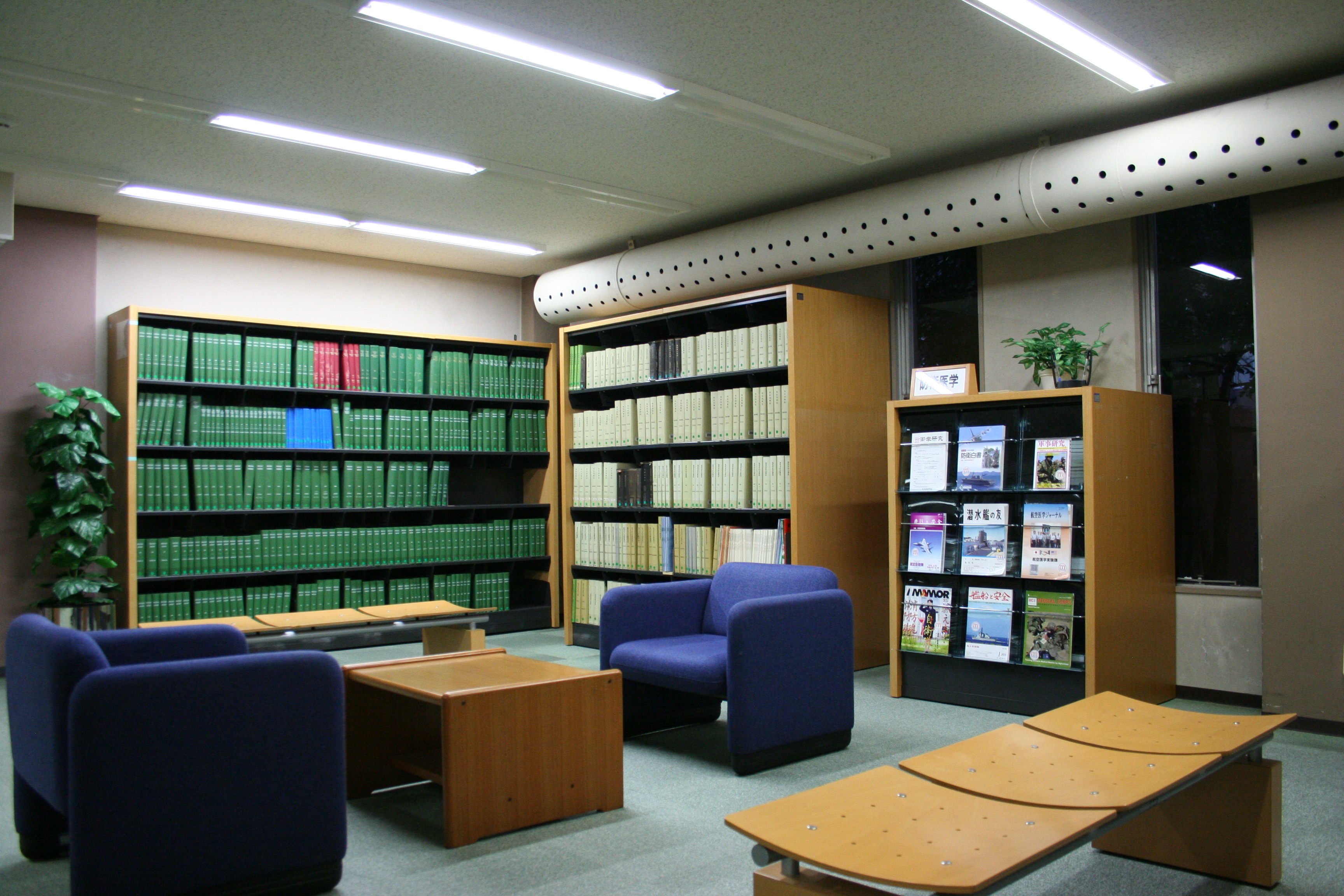 図書館内