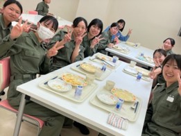 学生食堂での食事風景(看護学科)