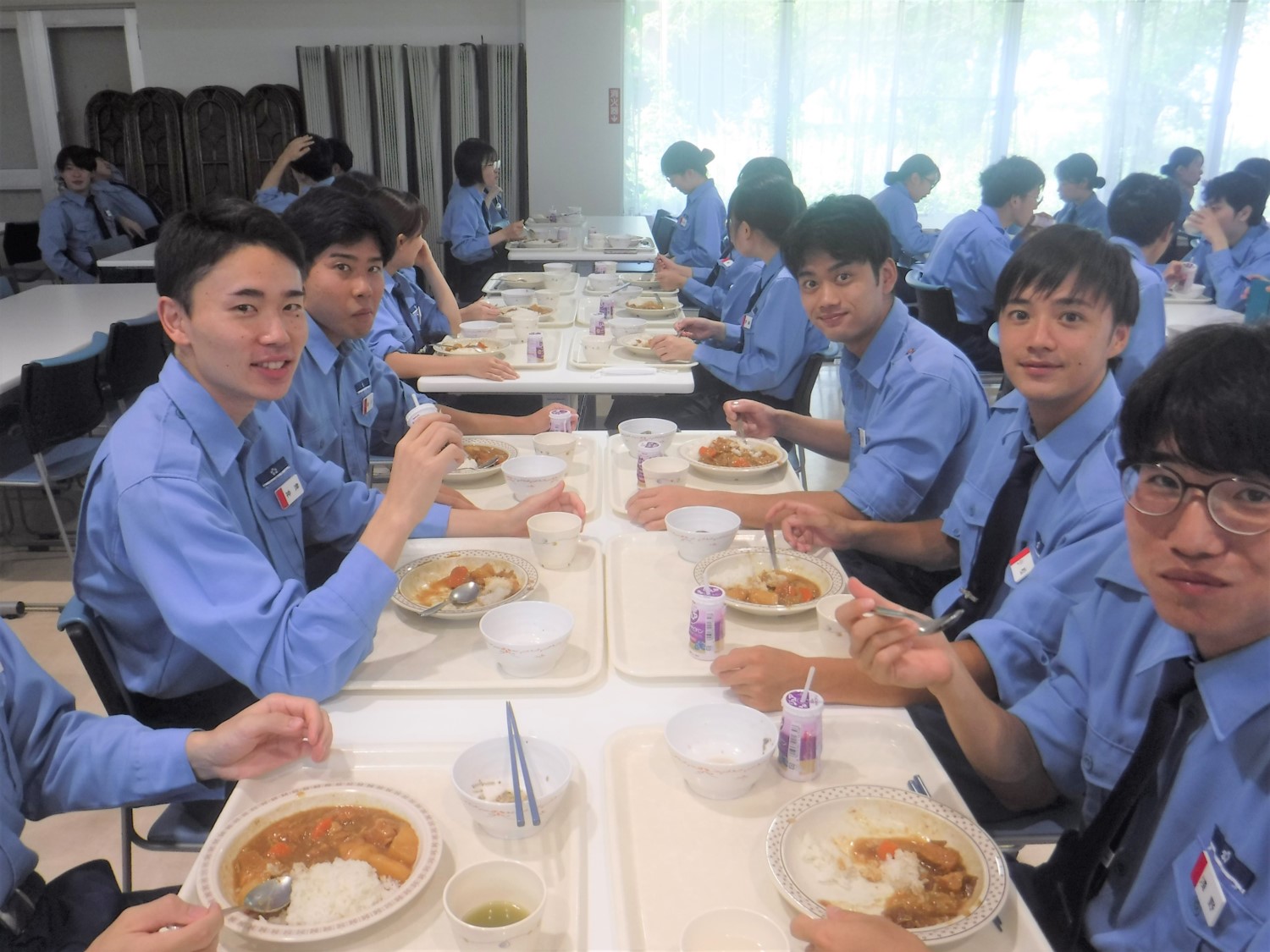 学生食堂での食事風景(医学科)