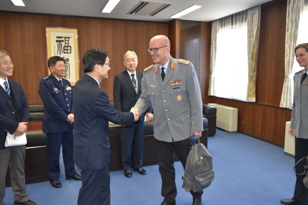 学校長応接室での挨拶