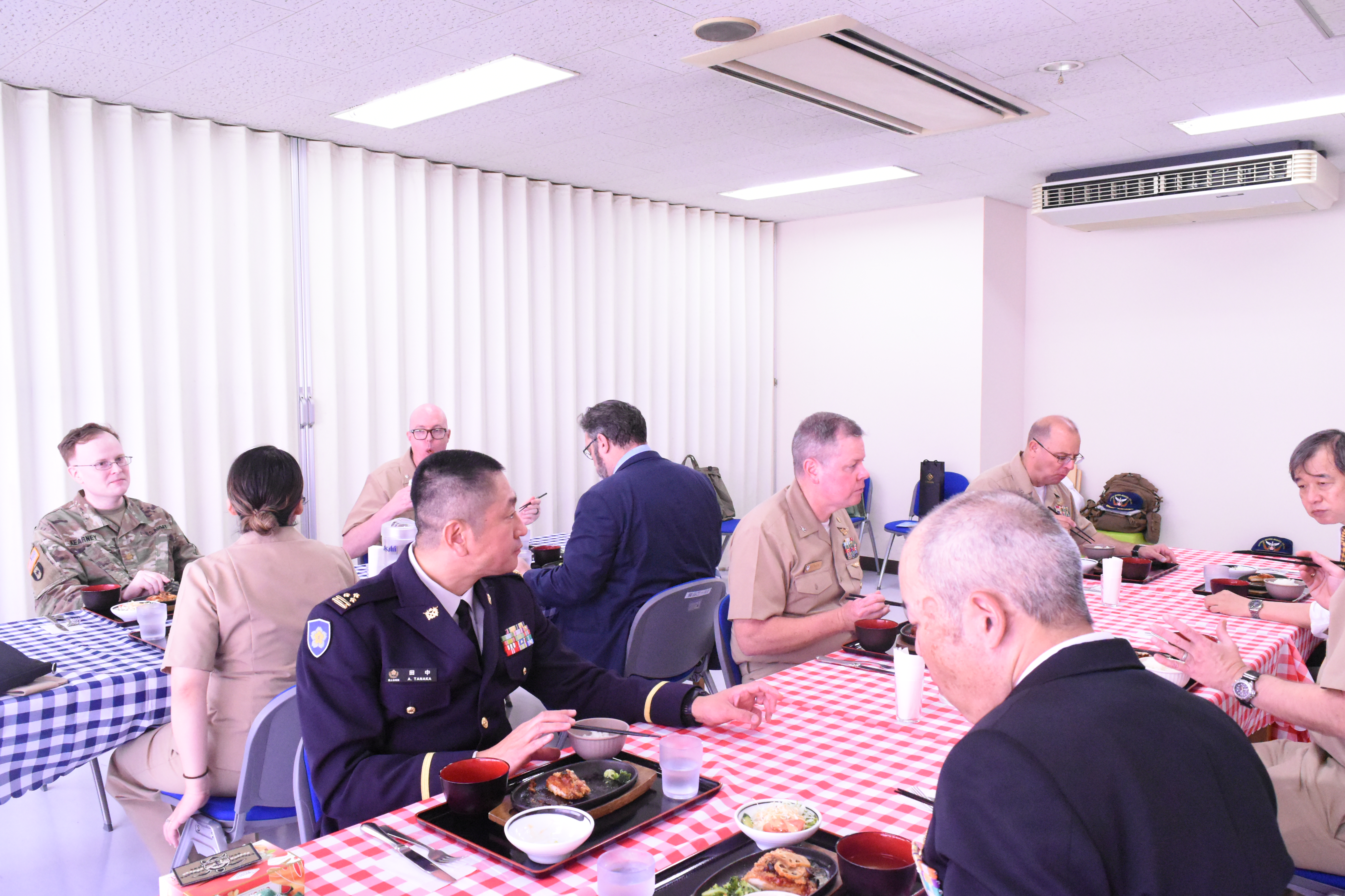 昼食懇談