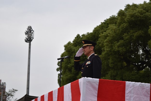 観閲式典の指揮官の写真