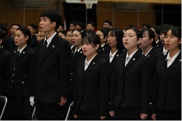 校歌斉唱の様子